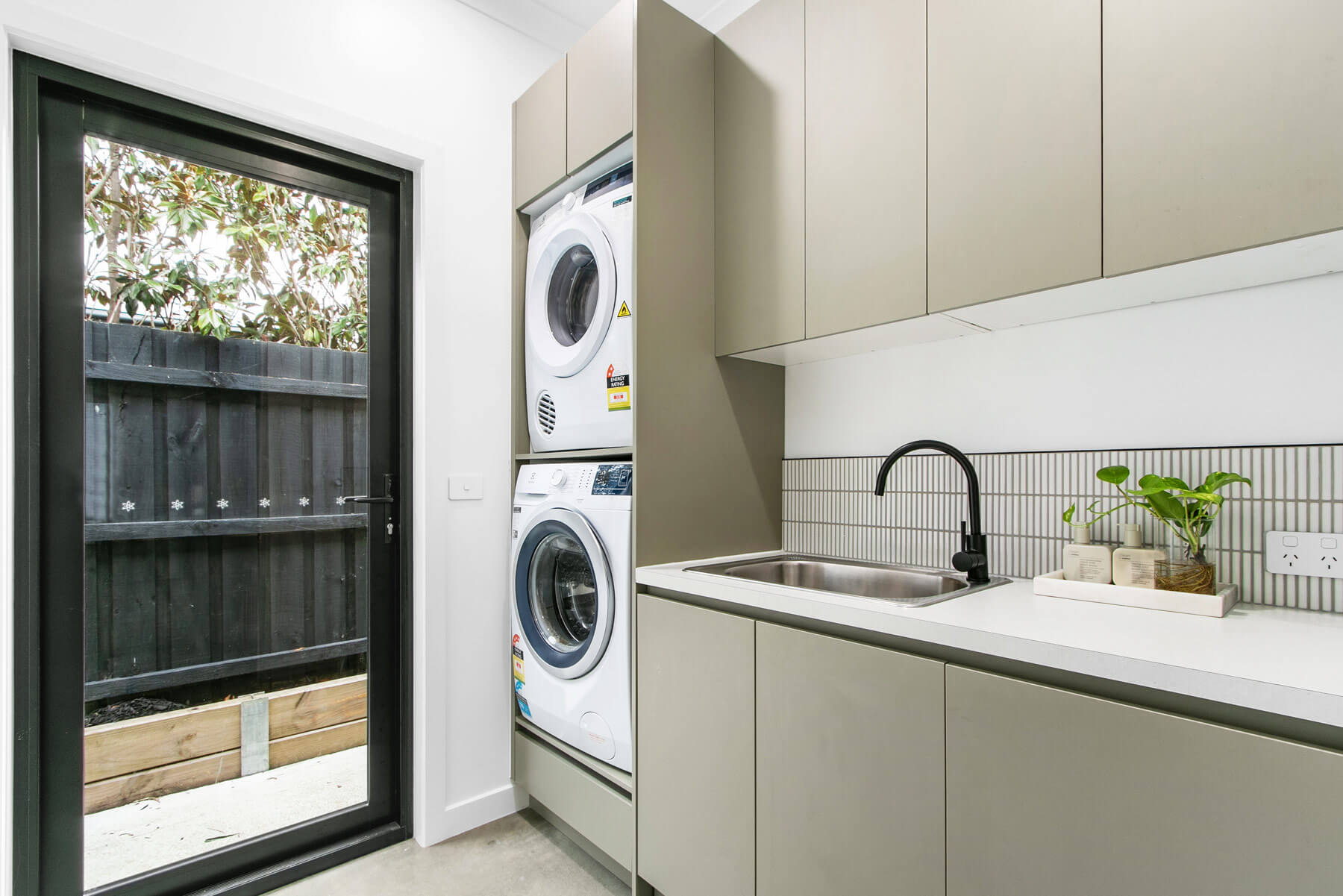 VirtueHomes-MidCenturyModern-10