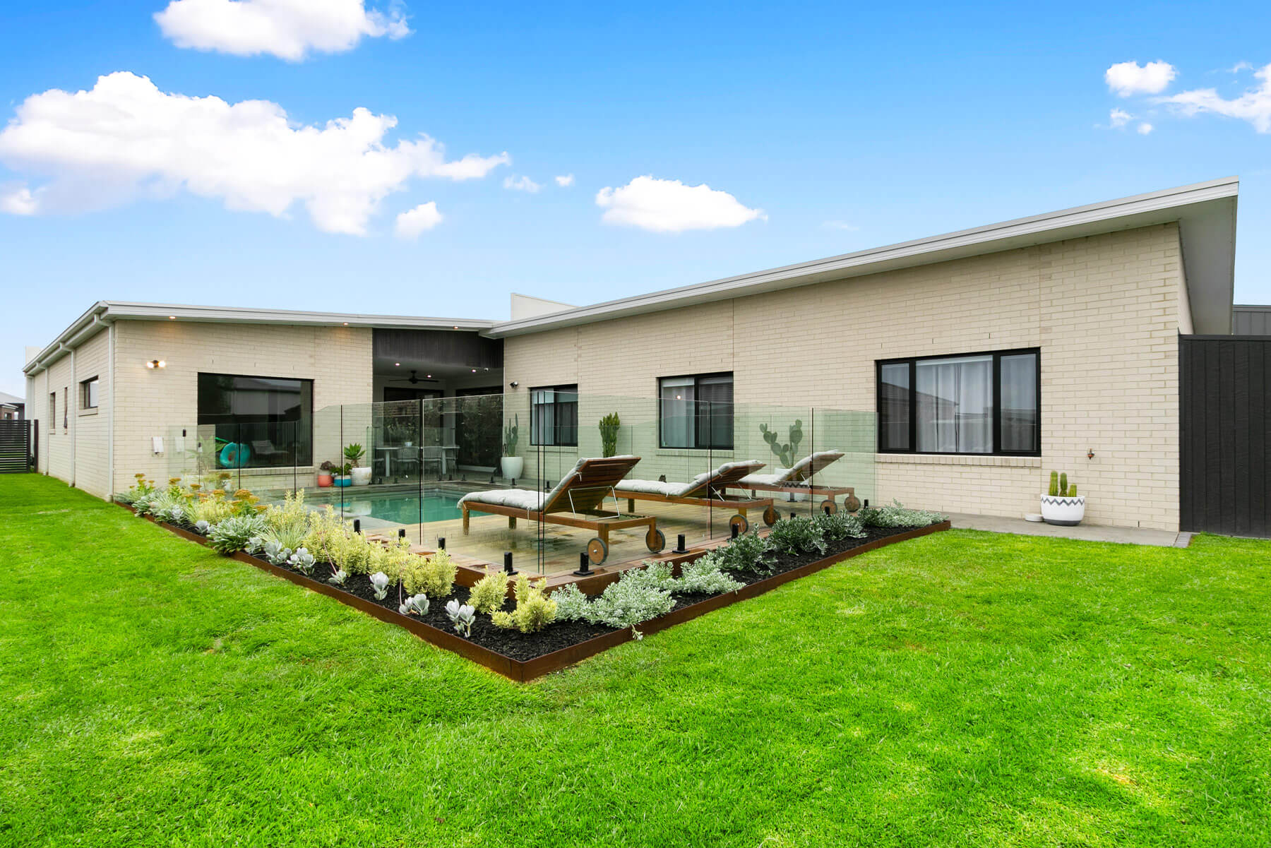 VirtueHomes-MidCenturyModern-16